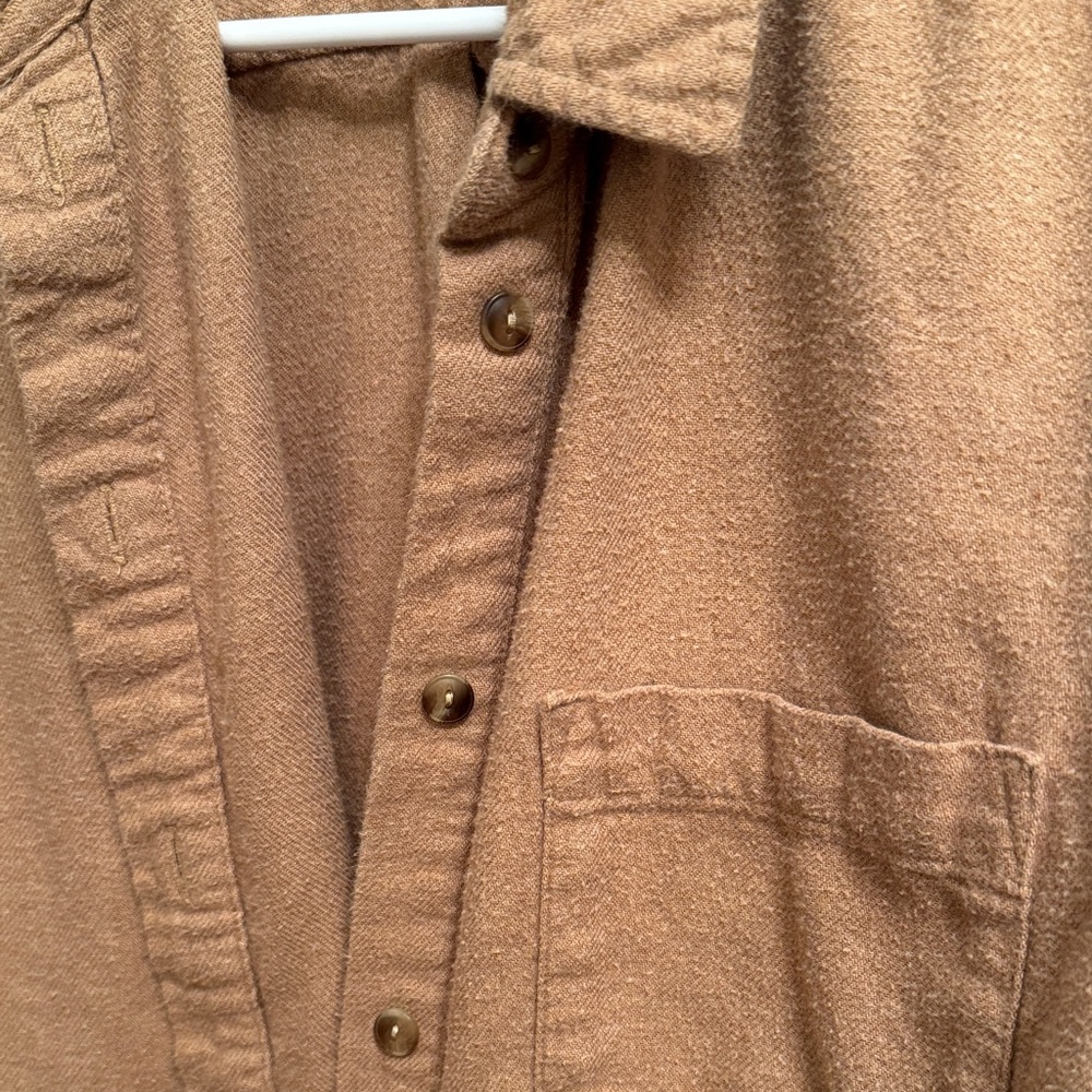 GAP Women’s XS Oversized Tan Button Down - Picture 4 of 8